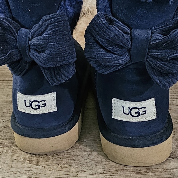 UGGs. Boot - Picture 2 of 4